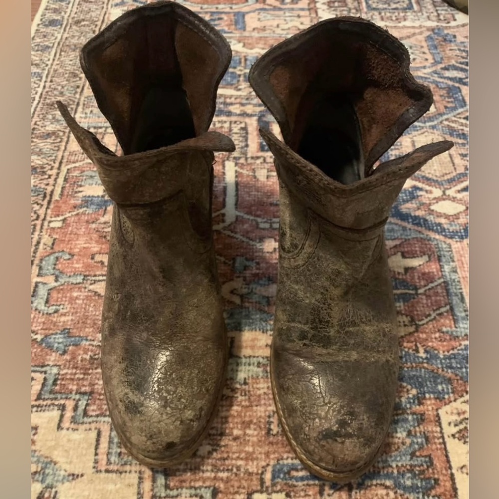 Diba True 'Walnut Grove' Booties
size 8